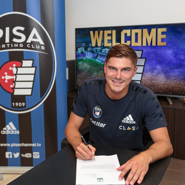 Firma presentazione Filippo Berra Pisa Sporting Club